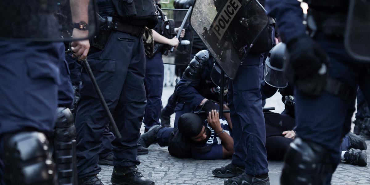 Violences en marge de la victoire du PSG : « Plus de 890 interpellations,  en hausse de plus de 45 % » par rapport à 2025, selon Laurent Nuñez