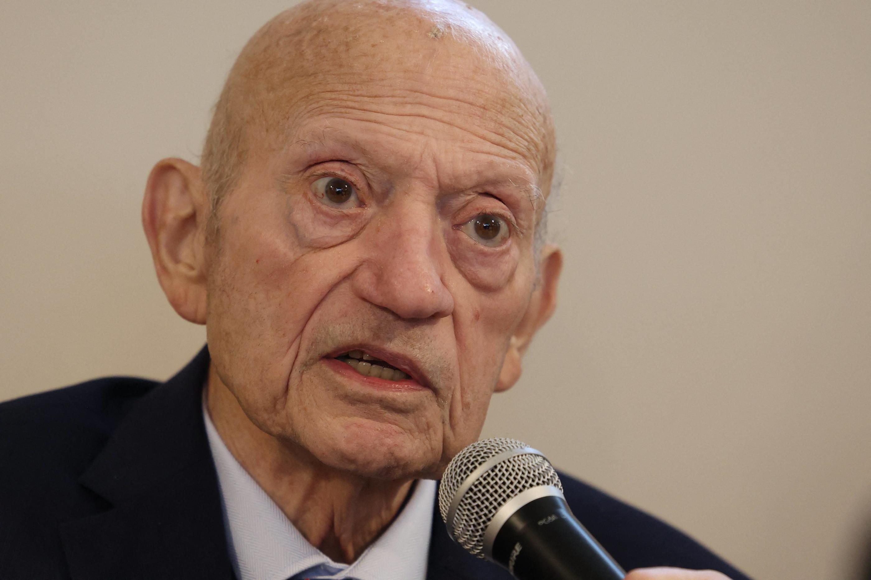Même affaibli, André Santini, 85 ans, «prêt à assumer» son nouveau mandat à  Issy-les-Moulineaux - Le Parisien
