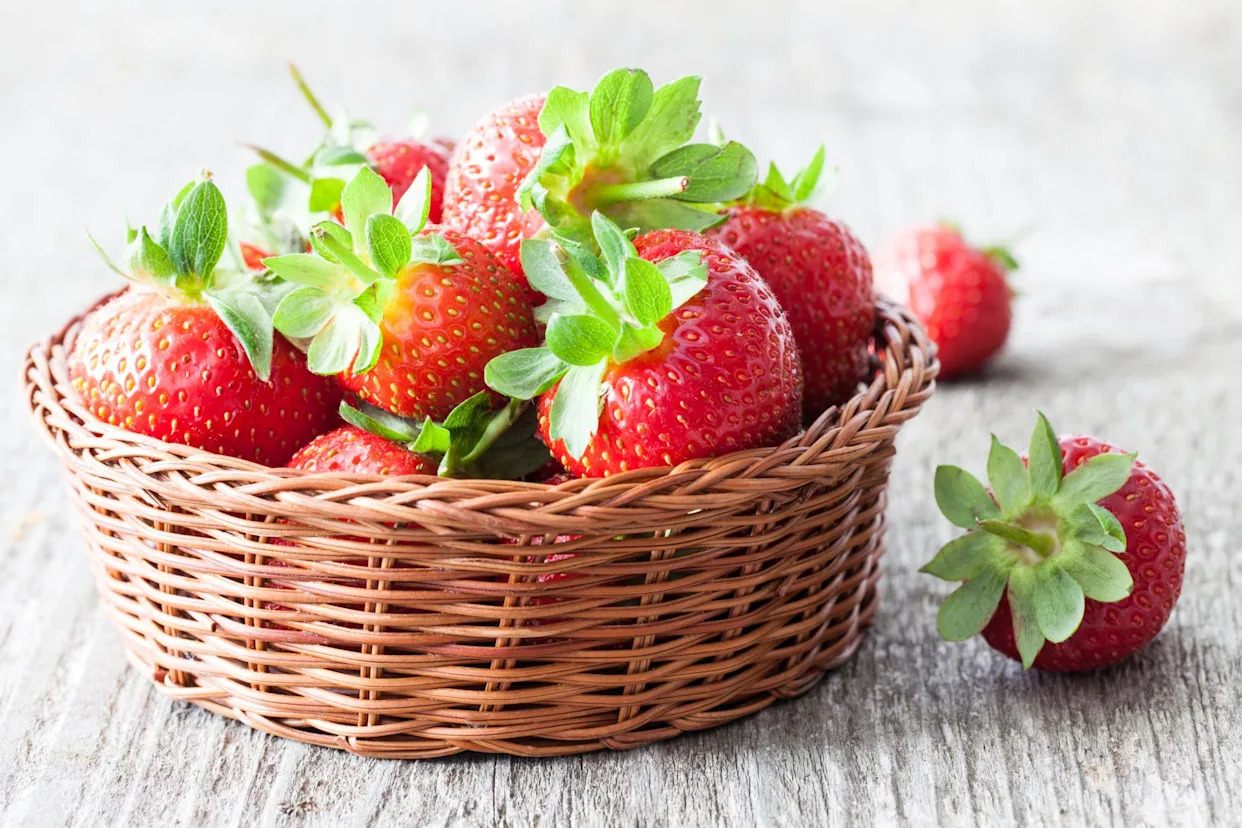 Des fraises fades ? Voici comment leur donner du goût sans ajouter de sucre  - Yahoo Style France