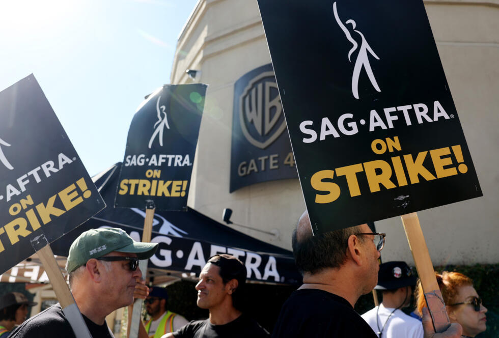 À Hollywood, studios et syndicats trouvent un terrain d'entente sur l'IA -  France 24