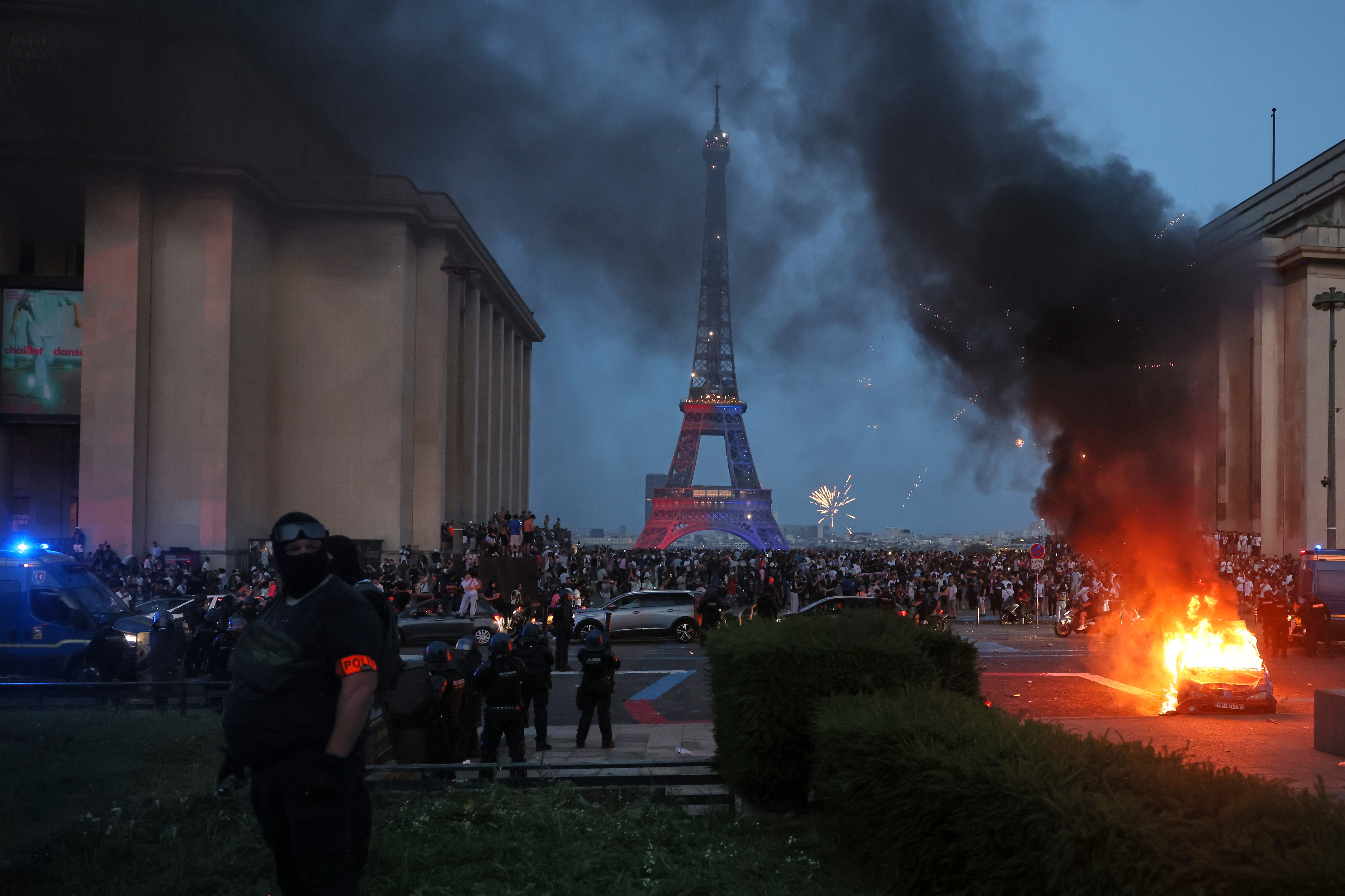 PSG en Ligue des champions : 890 interpellations ce week-end, 256  placements en garde à vue – Libération
