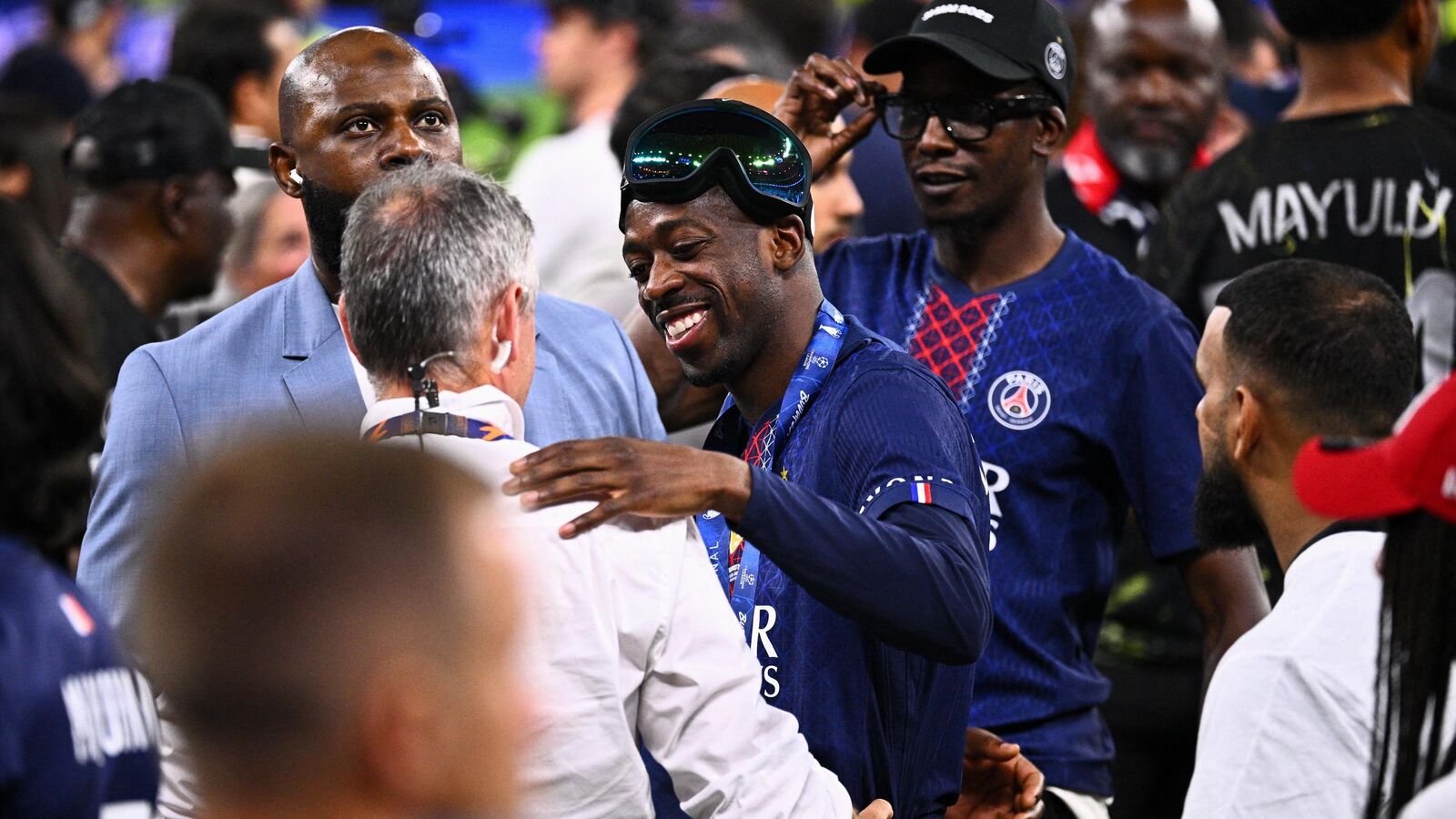 Le PSG champion d'Europe 2026 : pourquoi les Parisiens portaient des masques  de ski lors de leurs célébrations ? - Le Parisien