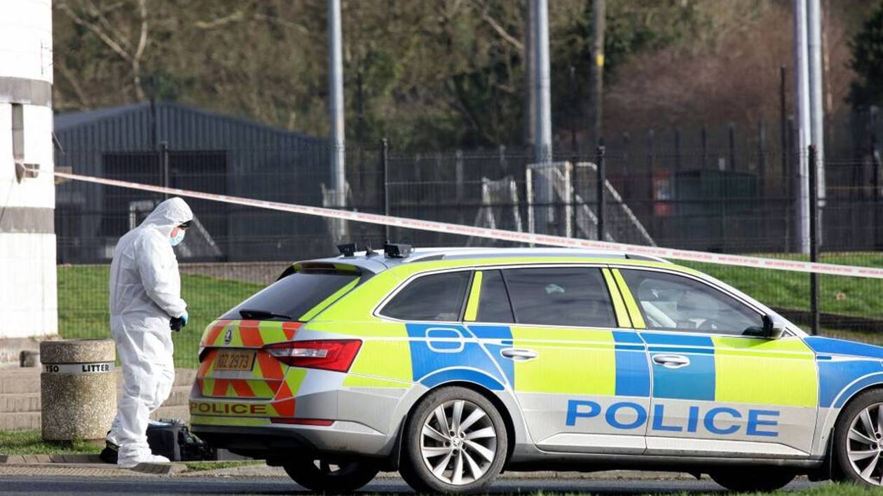 Trois arrestations dans l'enquête pour tentative de meurtre d'un policier  en Irlande du Nord