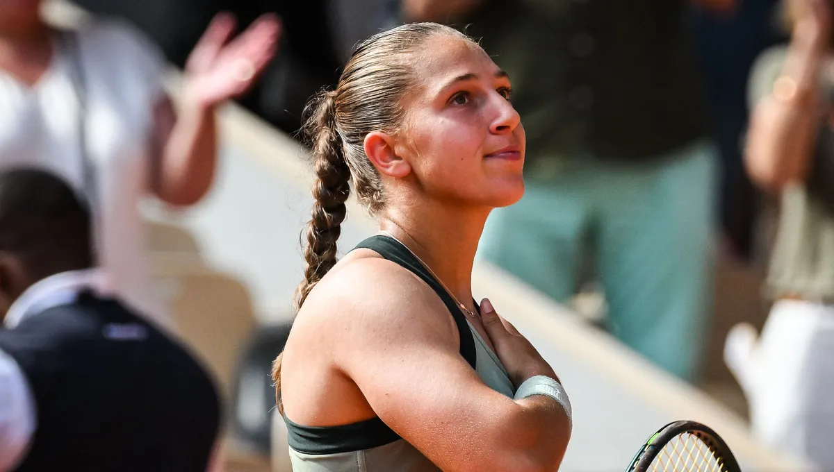 Roland-Garros : la Française Diane Parry élimine la 6e mondiale et se  qualifie pour les 8e de finale - ICI