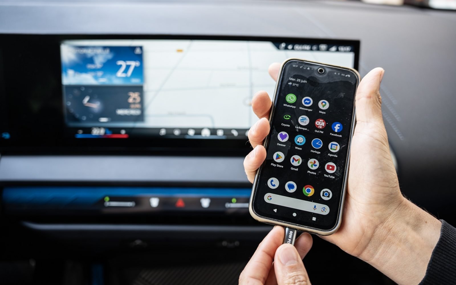 Smartphone surchauffé en voiture ? Nos astuces indispensables pour protéger  votre téléphone cet été
