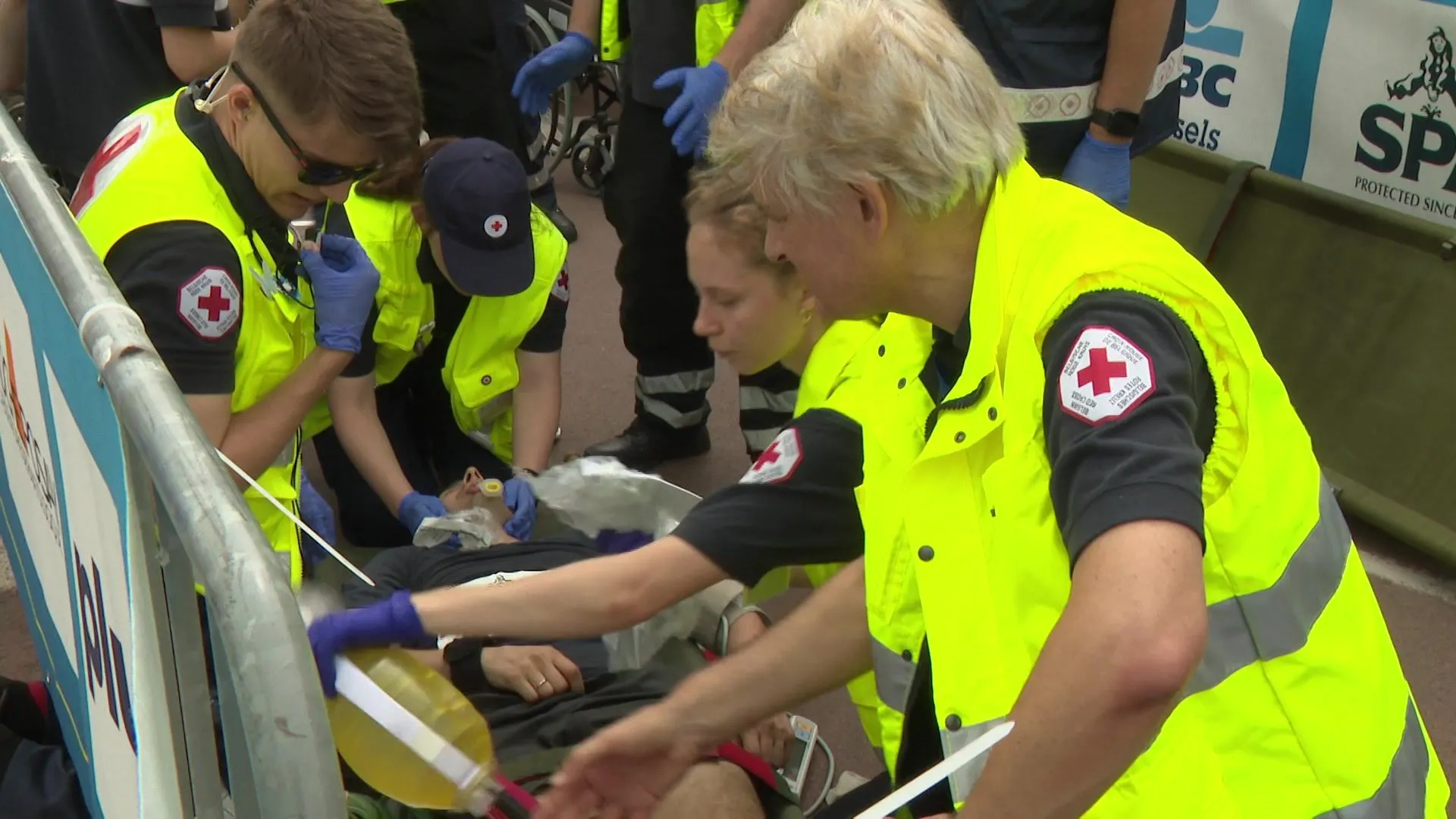 20 km de Bruxelles, derrière la fête, un dispositif médical mis à rude  épreuve - RTBF Actus