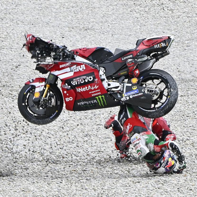 Je hurle de douleur, ma jambe commence à brûler » : rapatrié en France, Johann  Zarco raconte son accident au GP de Catalogne