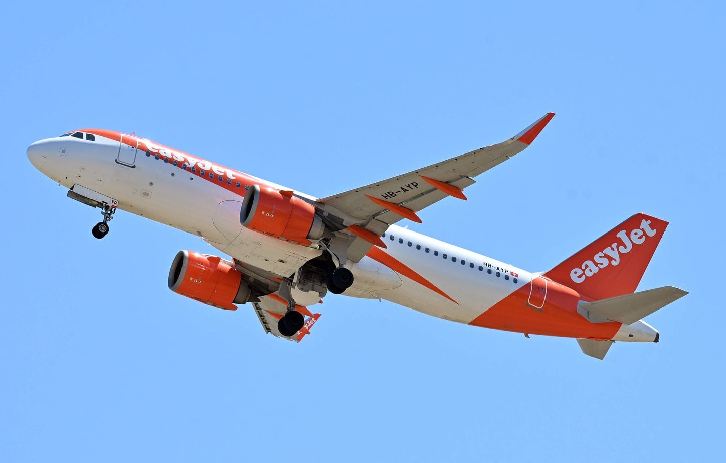 Pourquoi une batterie externe a provoqué le déroutement en urgence d'un  avion EasyJet