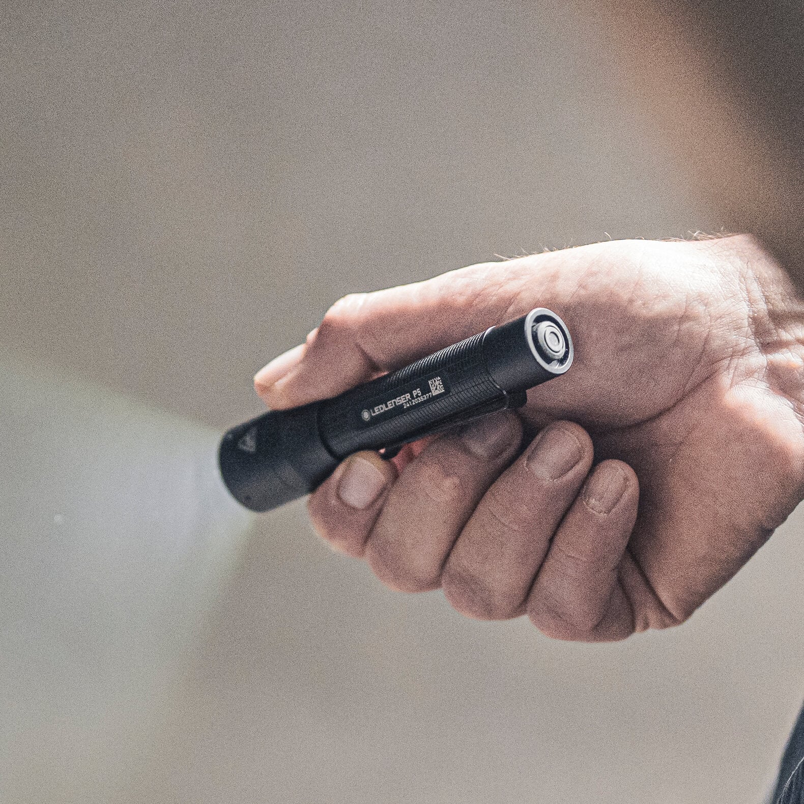 Ledlenser P5 : lampe torche puissante à piles avec clip