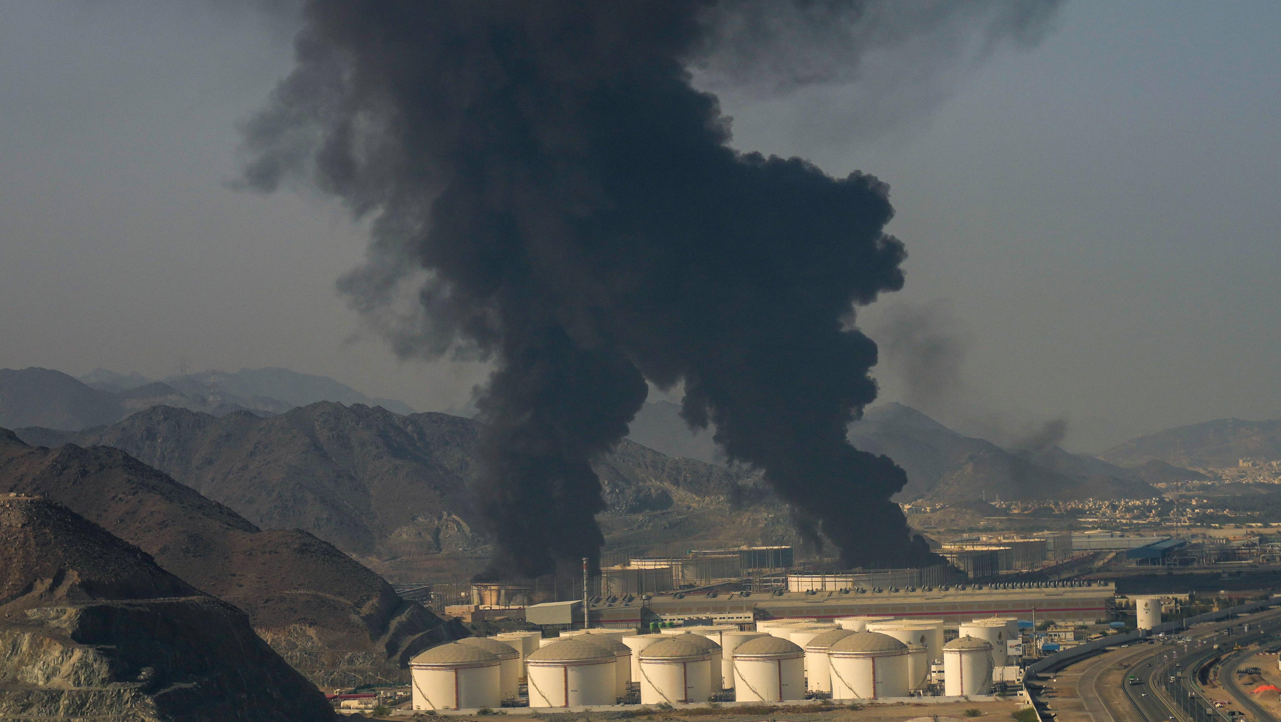Guerre au Moyen-Orient : le pétrole bondit face aux attaques  d'infrastructures énergétiques par l'Iran, Israël bombarde Téhéran et le  Liban