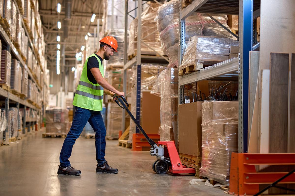 Trois repreneurs désignés pour poursuivre les activités de l'entreprise de  livraison Relais Colis