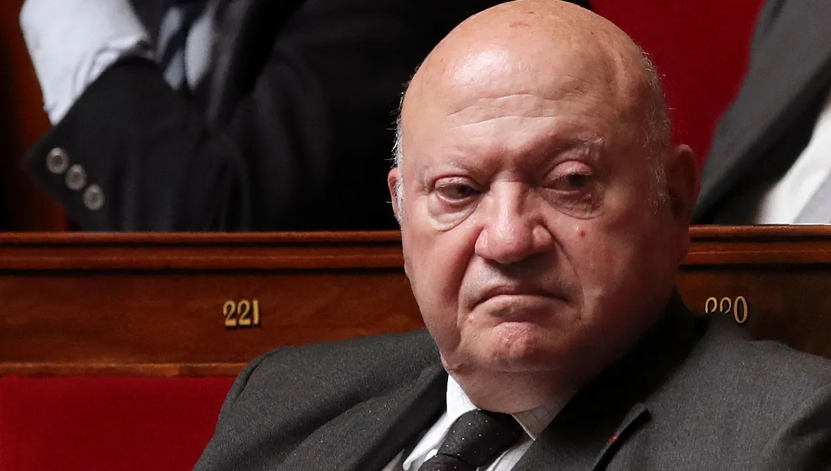 Deux anciens collaborateurs d'André Santini, maire d'Issy-les-Moulineaux,  victimes d'emprise et de harcèlement moral | France Inter