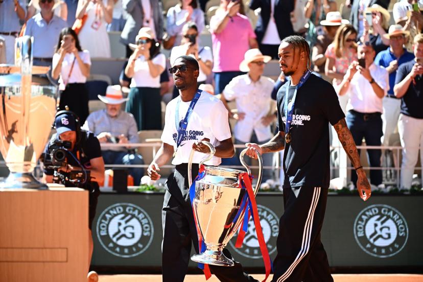 Roland-Garros me porte chance » : Désiré Doué, Zaïre-Emery, Dembélé et  Barcola présentent la Ligue des champions du PSG sur le court  Philippe-Chatrier