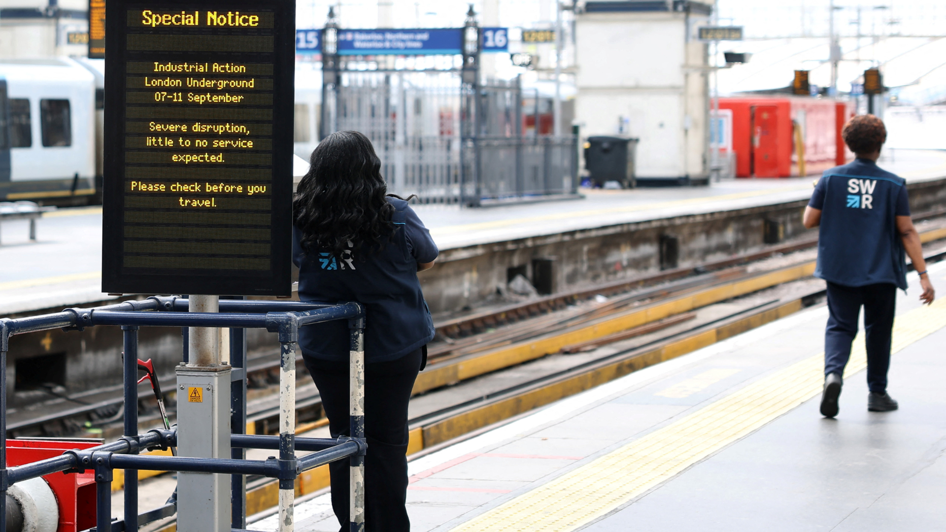 Royaume-Uni : pourquoi le métro de Londres est-il paralysé par une grève  inédite au moins jusqu'à jeudi ?