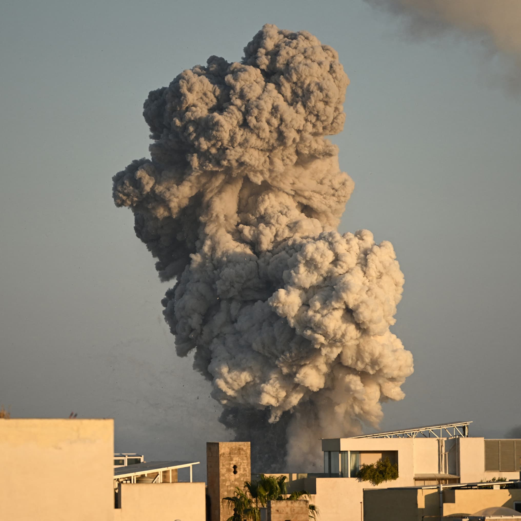 Une impressionnante explosion dans une usine maltaise de feux d'artifice  fait deux blessés