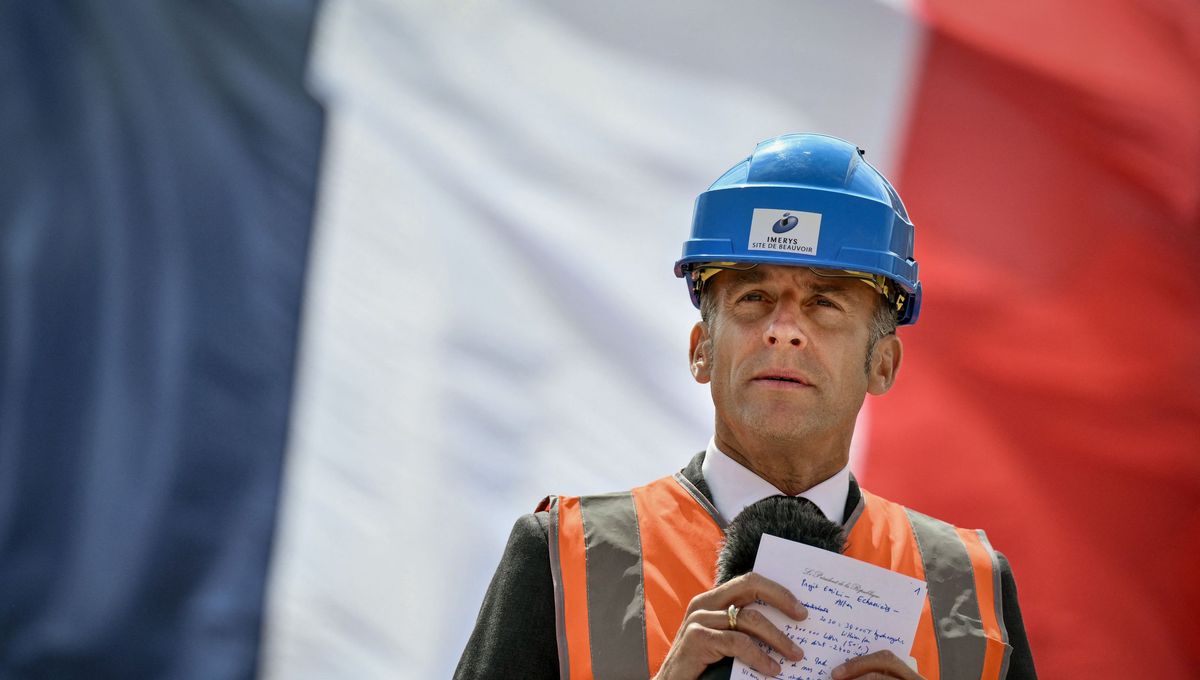 Emmanuel Macron veut simplifier et accélérer 150 projets industriels avec  la "méthode Notre-Dame" - ICI