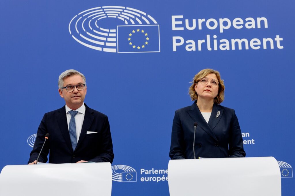 Migrations : la Commission européenne propose de créer des "centres de  retour" hors des frontières de l'UE - Touteleurope.eu