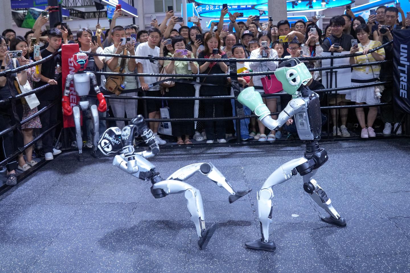 En Chine, l'industrie du robot est mise en ébullition par les promesses  d'un marché à 5 000 milliards de dollars