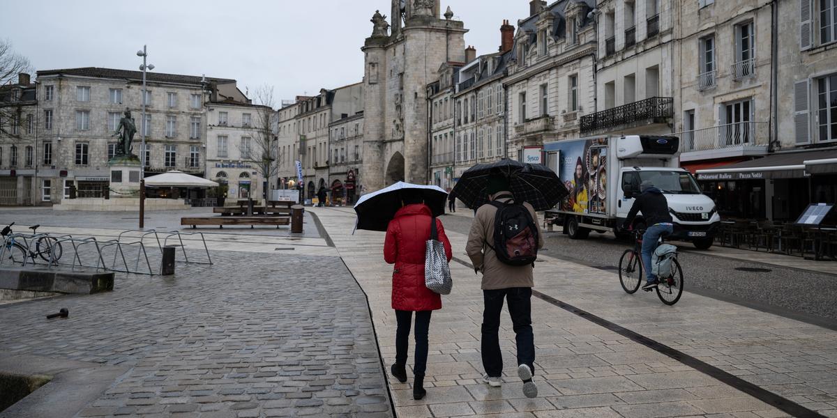Prostitution dans des Airbnb : deux proxénètes condamnés à La Rochelle