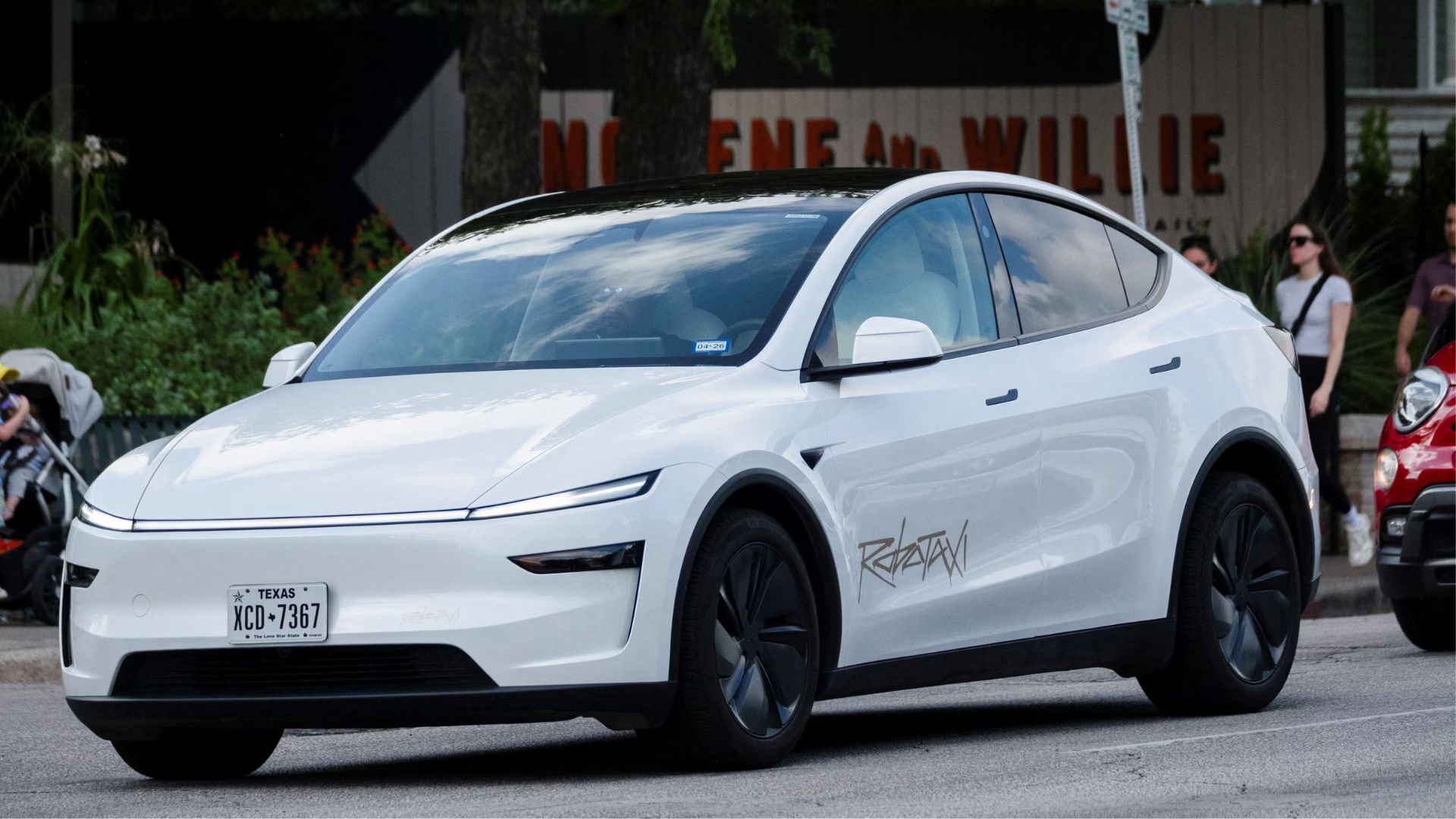 Ne faites pas confiance à Elon là-dessus » : des salariés chargés  d'entraîner l'IA de Tesla fustigent l'efficacité du FSD - Numerama