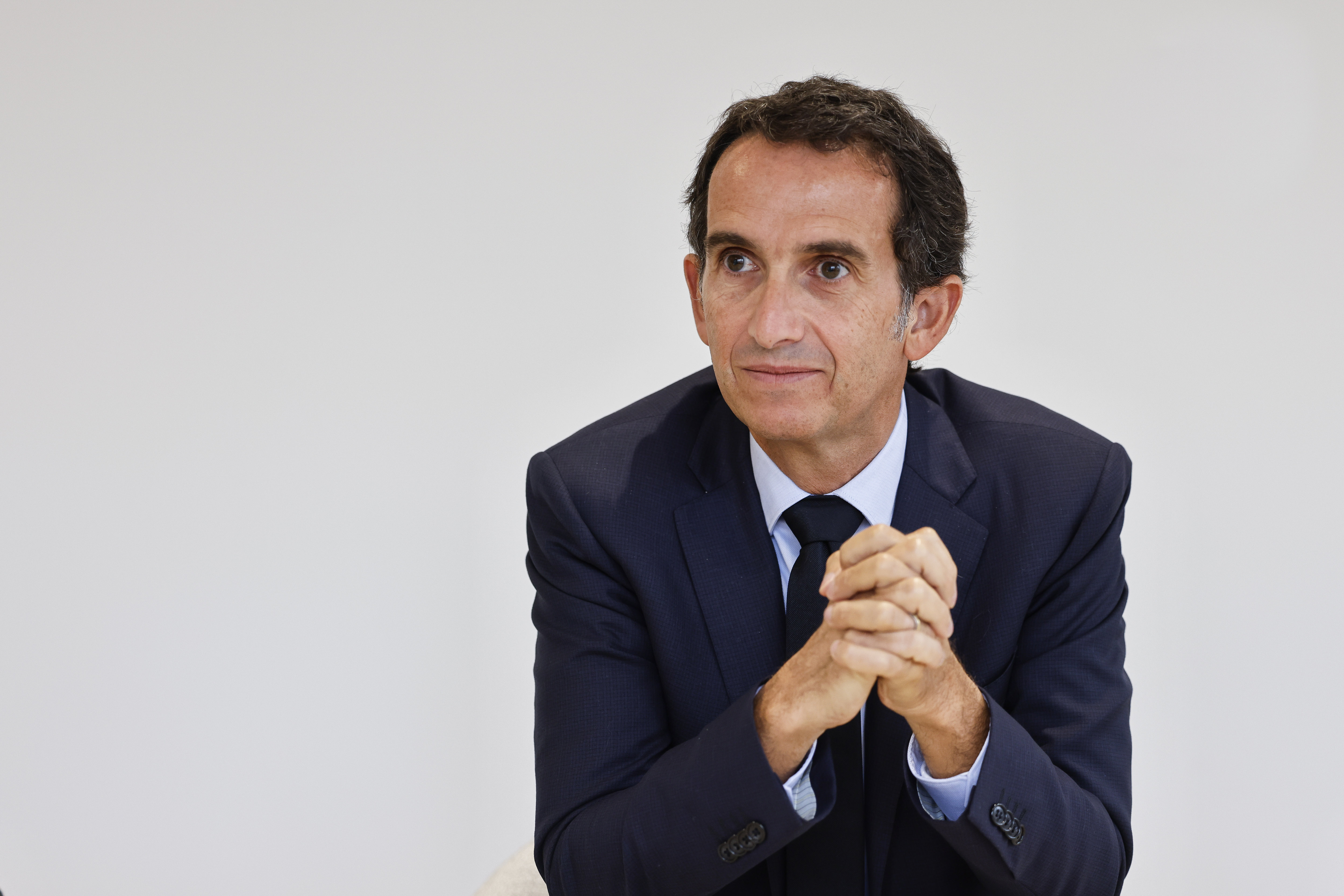 Carrefour : le PDG Alexandre Bompard va gagner au moins 4,5 millions  d'euros au titre de 2023 - Le Parisien