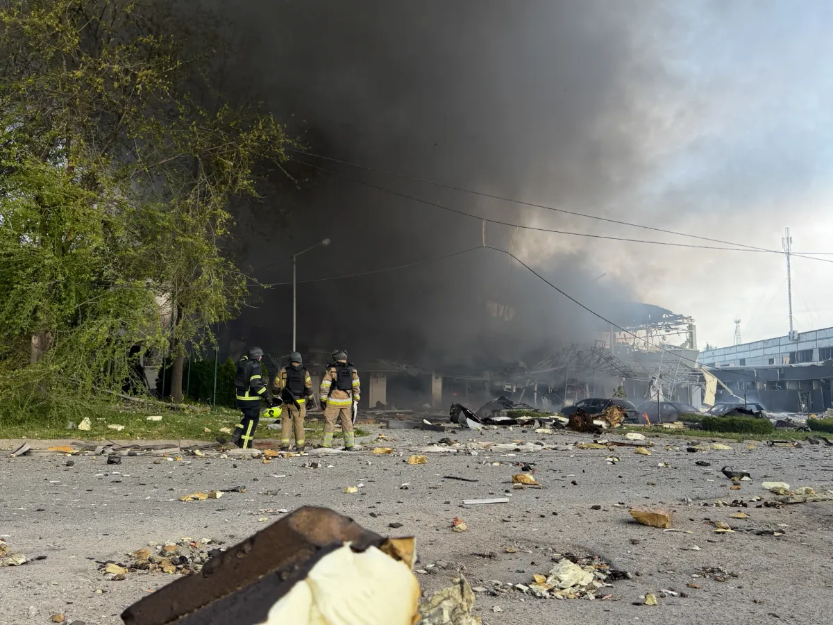 Des frappes russes font plus de 20 morts en Ukraine à quelques heures de  l'entrée en vigueur d'une trêve annoncée unilatéralement par Kiev