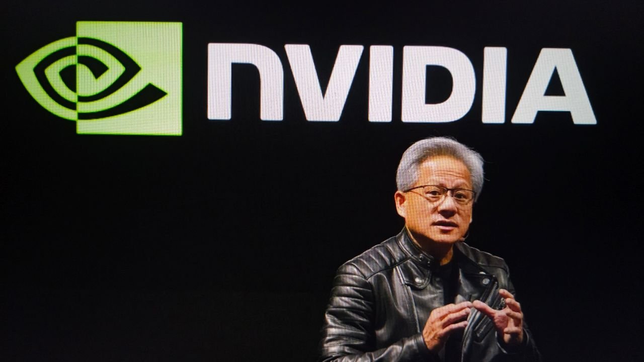 Mais pourquoi le patron de NVIDIA veut donner 250 000 jetons d'IA à chaque  employé ?