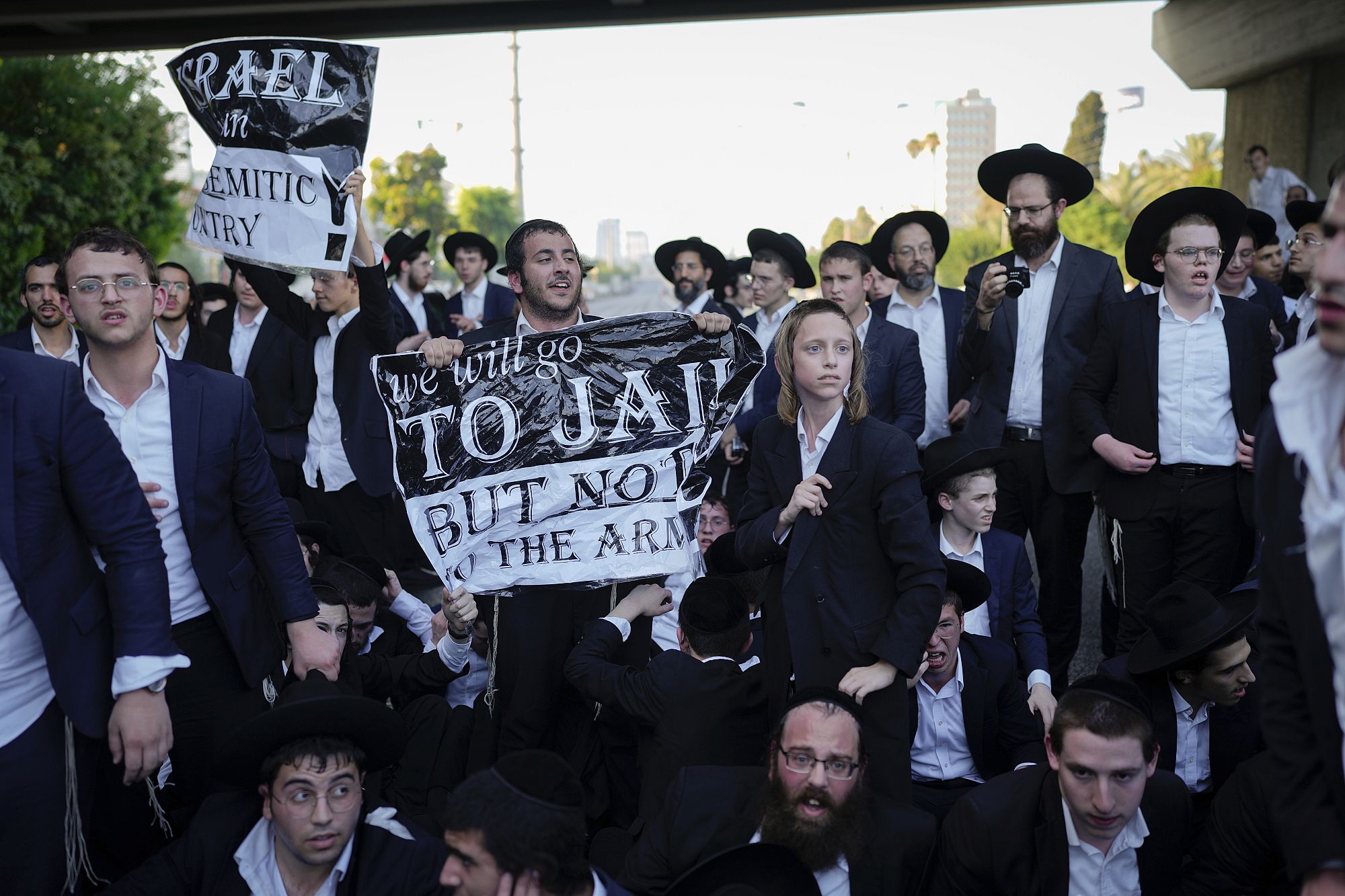 Vidéo. Manifestation de juifs ultra-orthodoxes contre la conscription |  Euronews