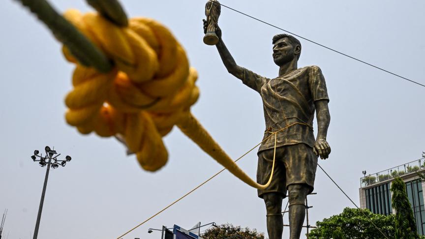 Une gigantesque statue de Lionel Messi doit être démolie seulement quelques  mois après sa construction - Le Soir