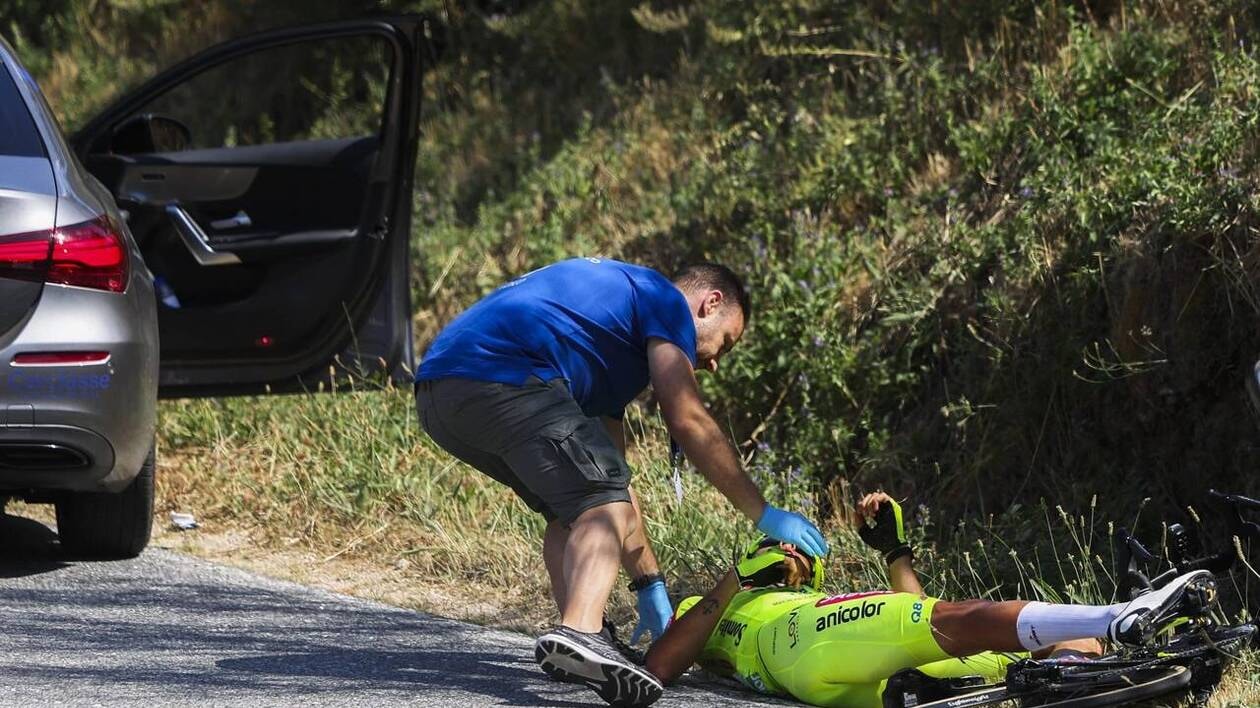 VIDÉO. Cyclisme. Un cycliste victime d'un malaise lors d'une étape du Tour  du Portugal
