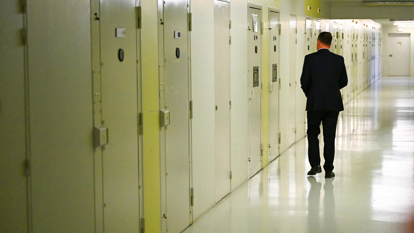 « Un régime de pression psychologique et de domination » : six détenus de  la prison ultra-sécurisée de Condé-sur-Sarthe portent plainte - Le Parisien