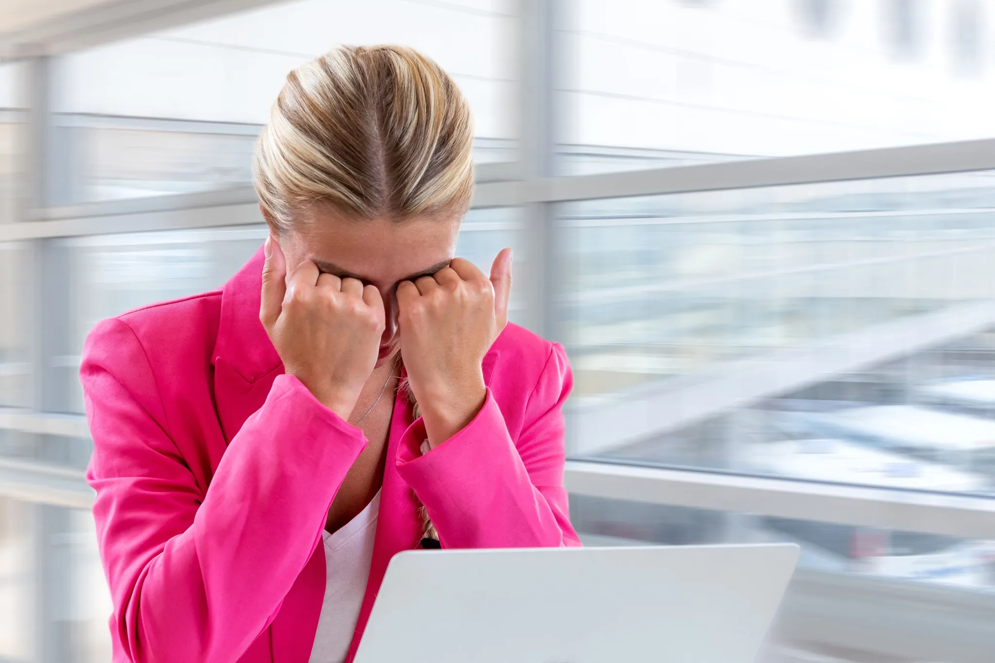 Près d'un salarié sur deux se dit en détresse psychologique au travail |  France Inter