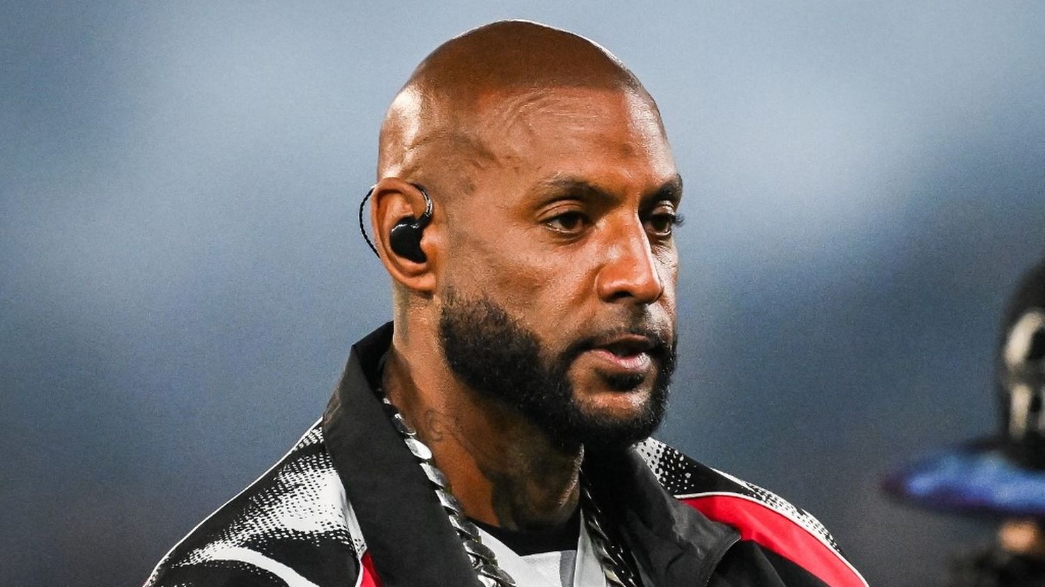 Le rappeur Booba condamné à trois mois de prison avec sursis pour  harcèlement en ligne et injures racistes contre une journaliste de France  Télévisions – franceinfo