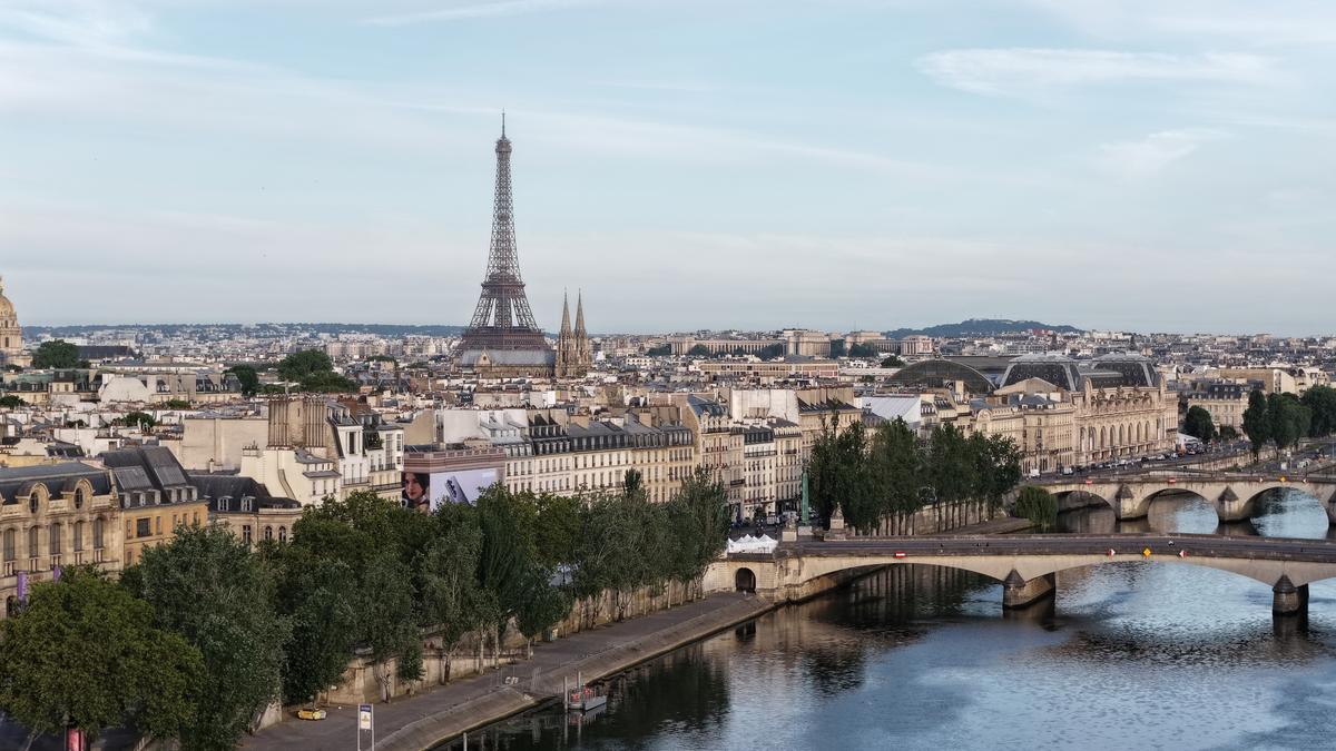 Une capitale de 7 millions d'habitants, des départements supprimés... Les  pistes du haut-commissaire au Plan Clément Beaune pour transformer Paris