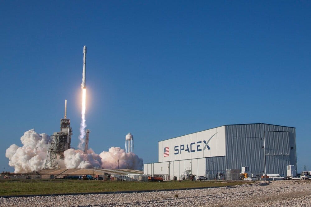 SpaceX préparerait son introduction en Bourse pour fin 2026 avec une  valorisation potentielle de 800 milliards de dollars