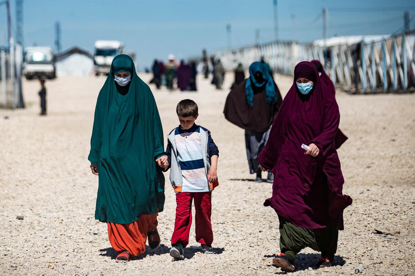 Les seize femmes rapatriées en France de Syrie ont été mises en examen pour  « association de malfaiteurs terroriste criminelle »