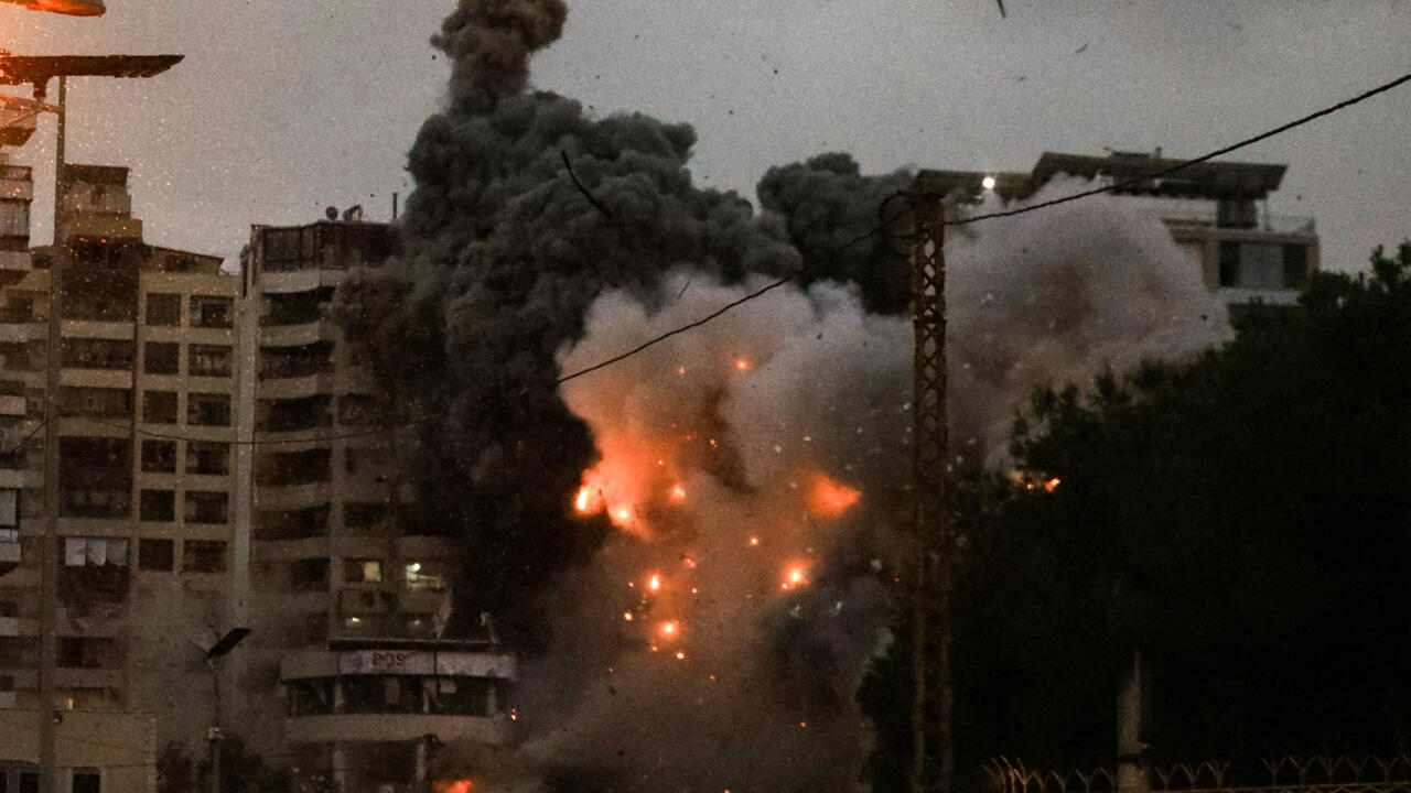 Israël intensifie ses frappes au Liban, Washington estime qu'un cessez-le- feu est "proche" - France 24