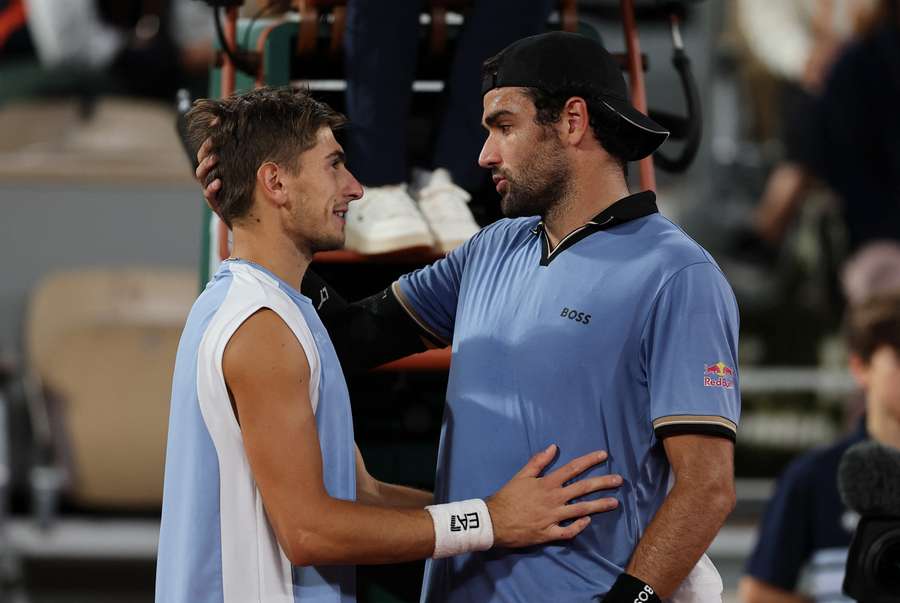 Arnaldi qualifié pour les demi-finales après l'abandon de Berrettini à  Roland-Garros | Flashscore.fr