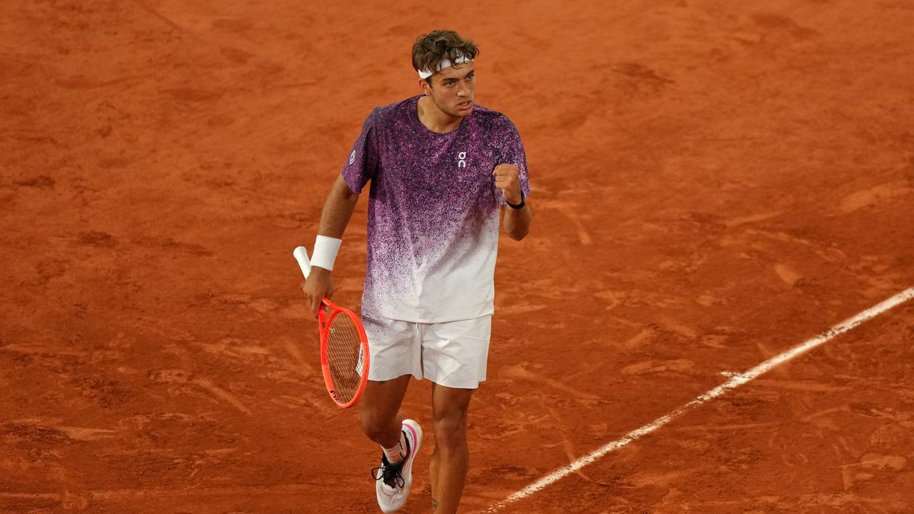 Cobolli bat Auger-Aliassime et file en demi-finales | RTS