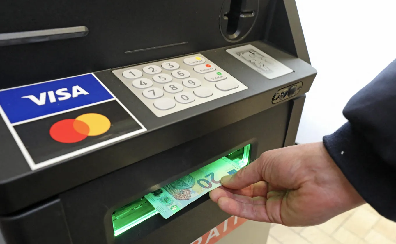 Un instrument de souveraineté dans les paiements » : grâce à CB, la France  échappe en partie à la domination de Visa et Mastercard