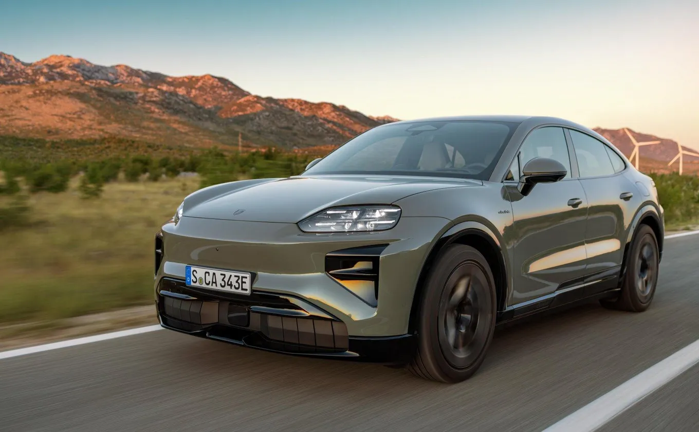 Au volant du Cayenne, on perd vite la notion de vitesse : on a testé la Porsche  électrique… et ses performances sont sidérantes