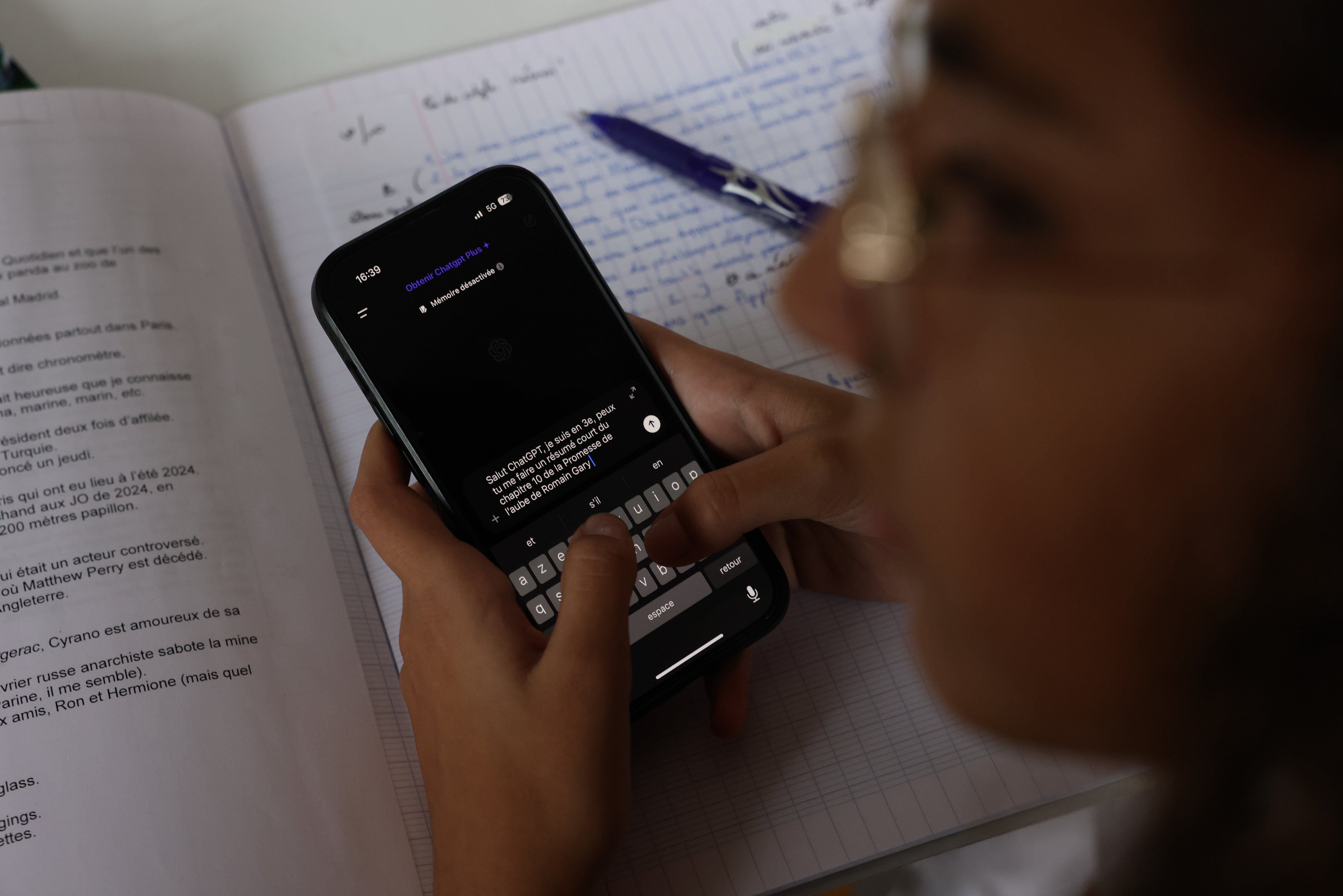 54% des étudiants ont déjà triché lors d'un examen à l'aide de l'IA...  Comment les jeunes souhaitent apprendre et être évalués - Le Parisien  Etudiant