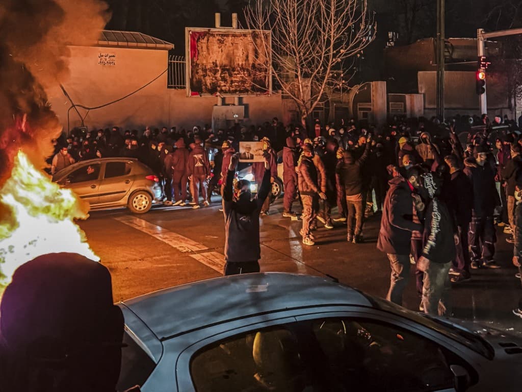 Une zone de guerre": en Iran, le récit d'un mouvement de protestation  écrasé dans le sang par le régime
