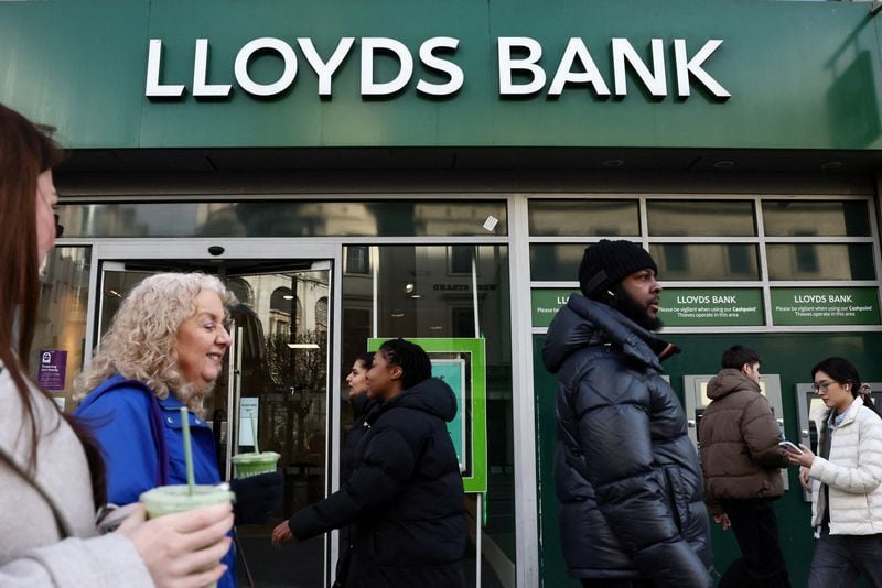 Près d'un demi-million de clients touchés par un bug informatique chez  Lloyds ayant exposé des données de transaction, selon une commission  parlementaire | Zonebourse