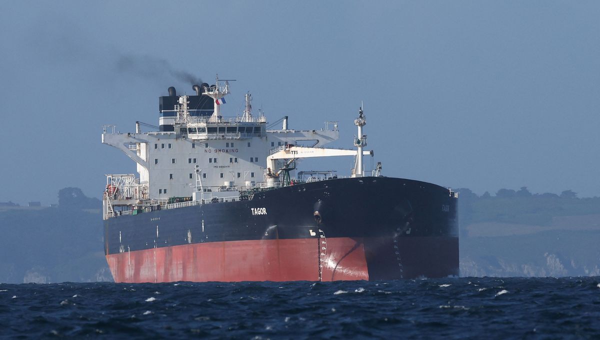 Pétrolier russe arraisonné au large de la Bretagne : le commandant du Tagor  placé en garde à vue - ICI