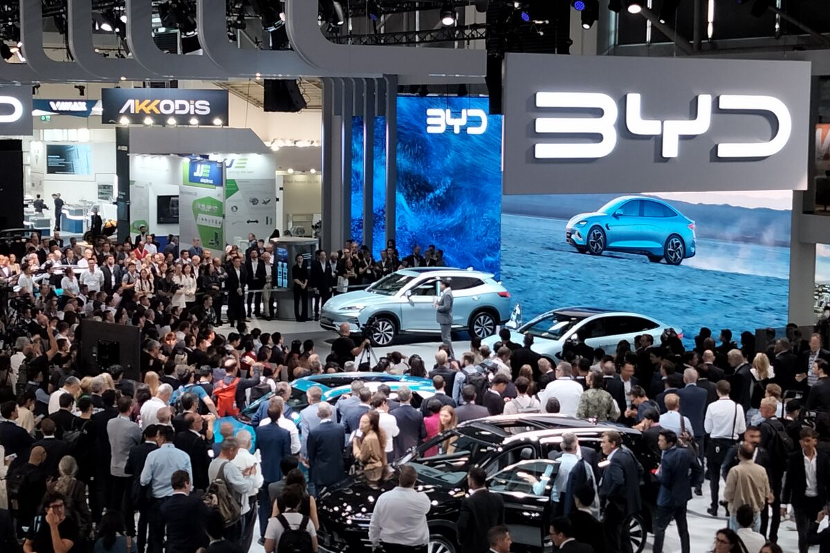 Le constructeur chinois BYD préfère la Hongrie à la France pour implanter  son usine européenne de véhicules électrifiés