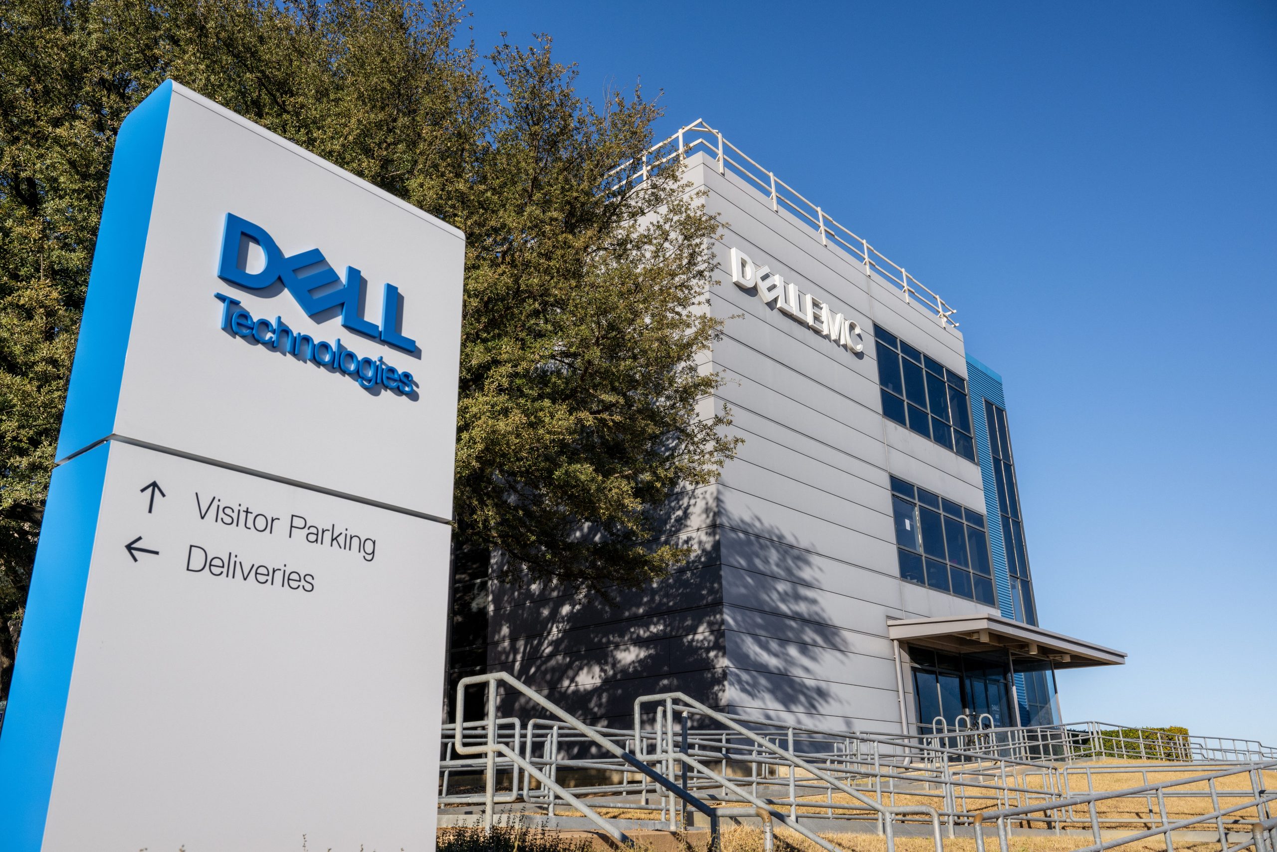 Contrat Dell de 9,7 milliards : Trump accusé d'avoir encaissé en Bourse ce  que la Maison-Blanche nie - El Watan