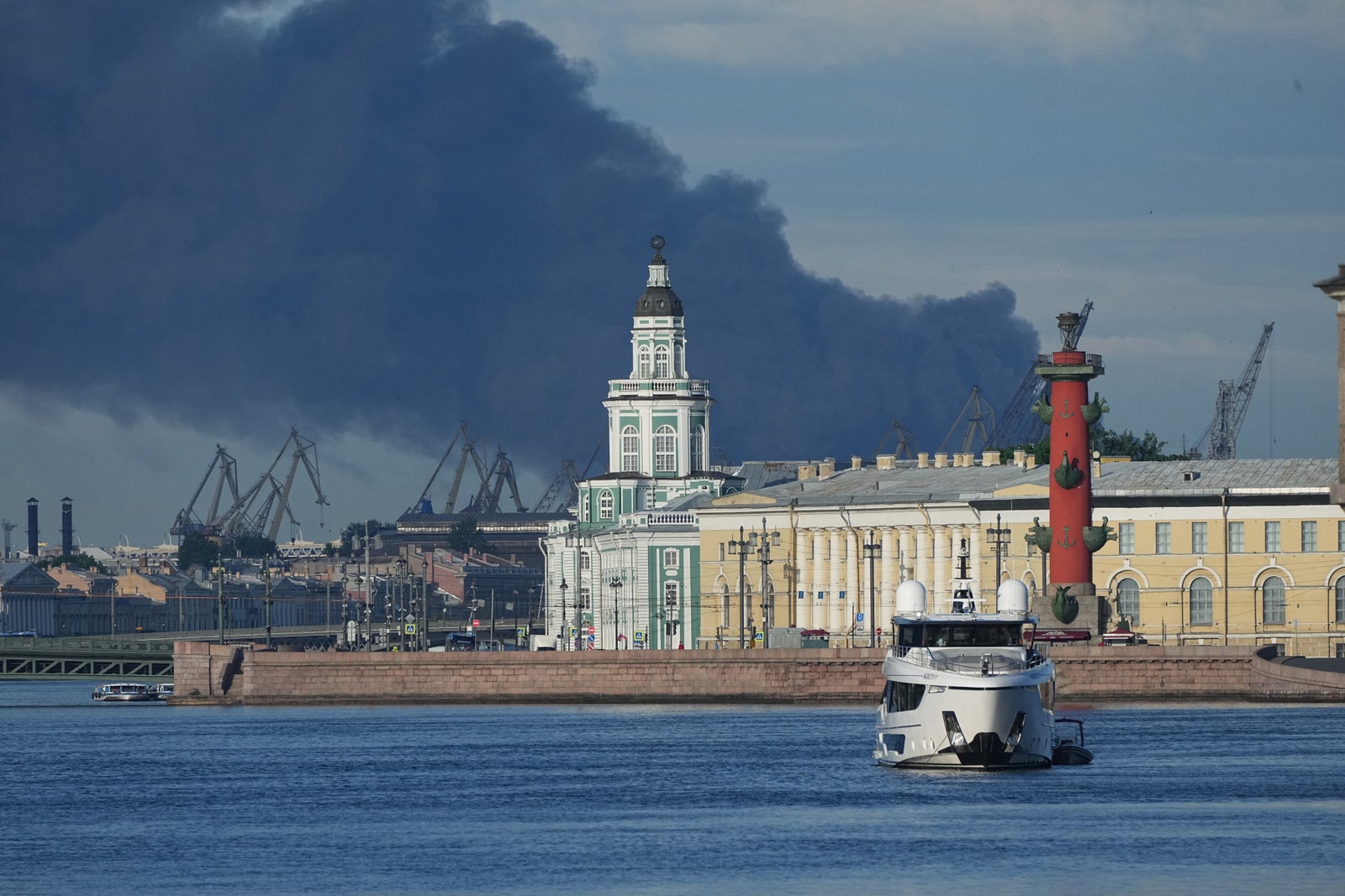 Des drones ukrainiens frappent Saint-Pétersbourg où s'ouvre le Forum  économique | Le Devoir