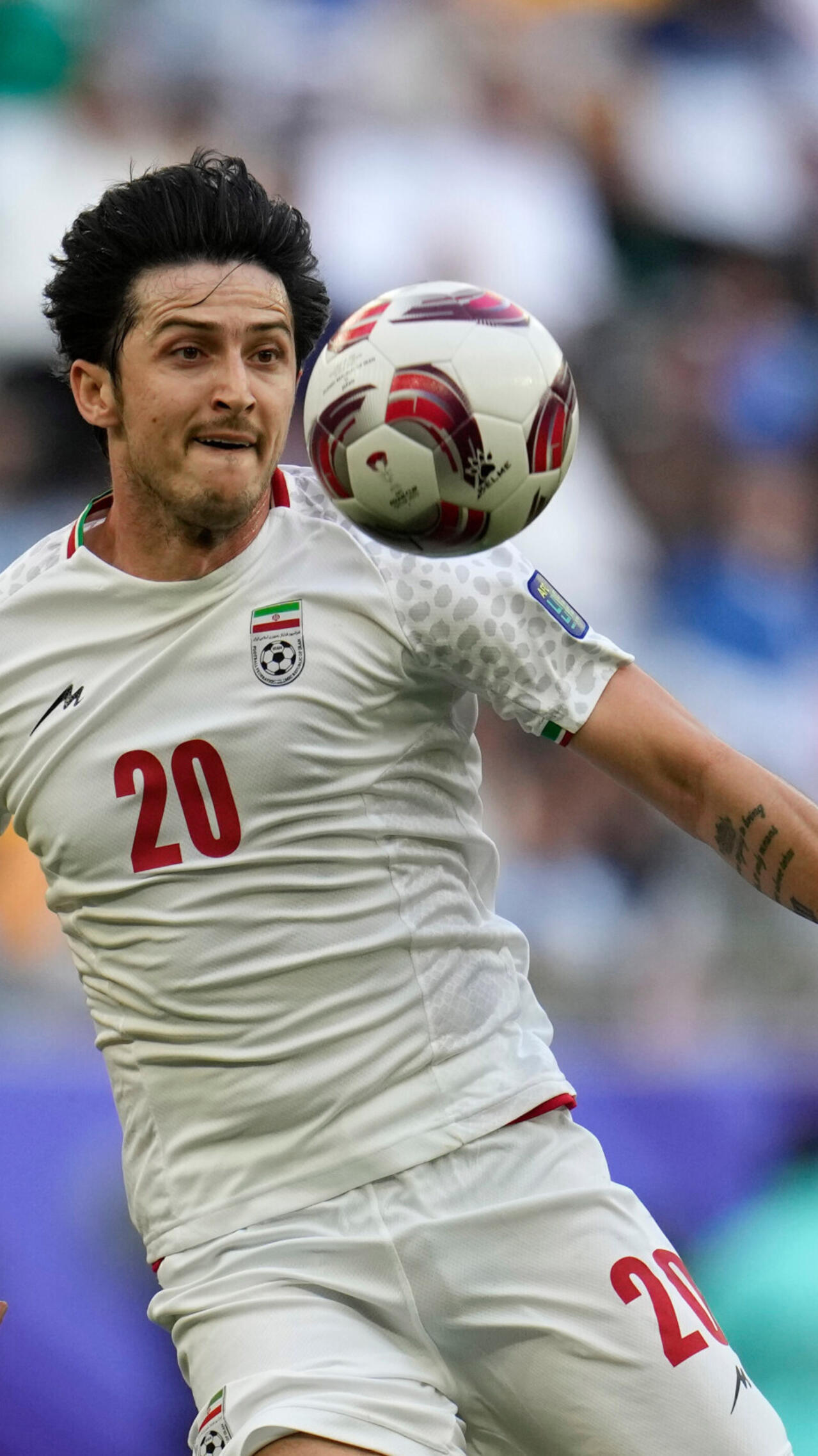 Mondial 2026 : qualifié de "traître", l'attaquant star Sardar Azmoun exclu  de l'équipe d'Iran - France 24