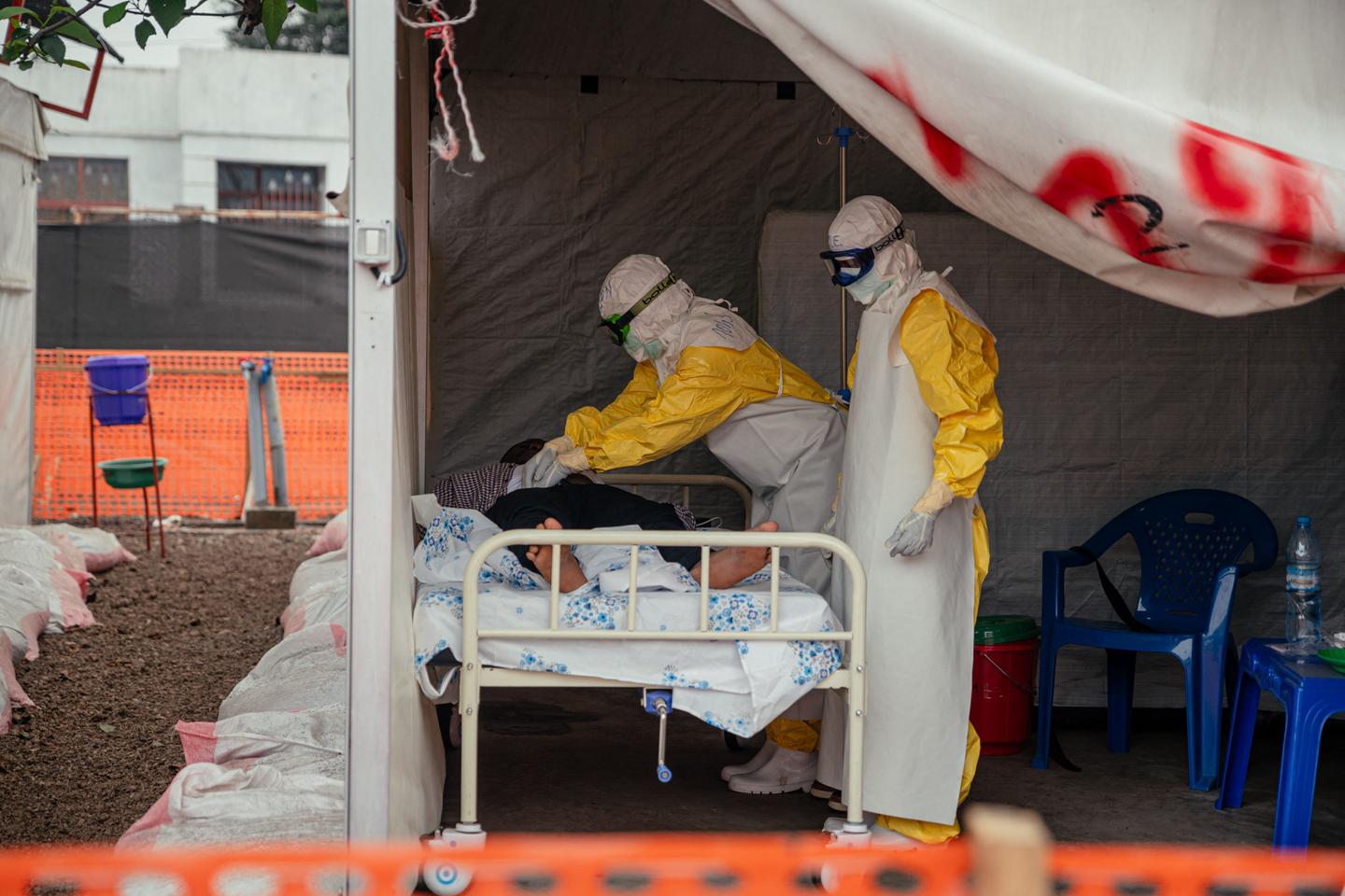 Ebola : pourquoi le seul vaccin disponible n'est pas utilisé sur le terrain  en RDC